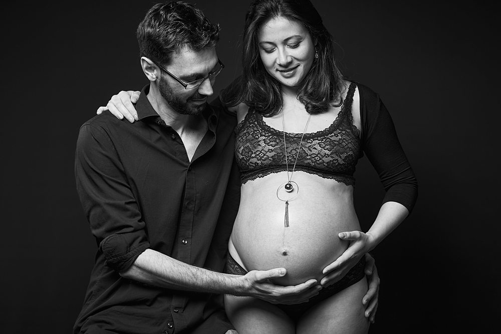 Séance photo grossesse – En couple – Photo Noir & Blanc