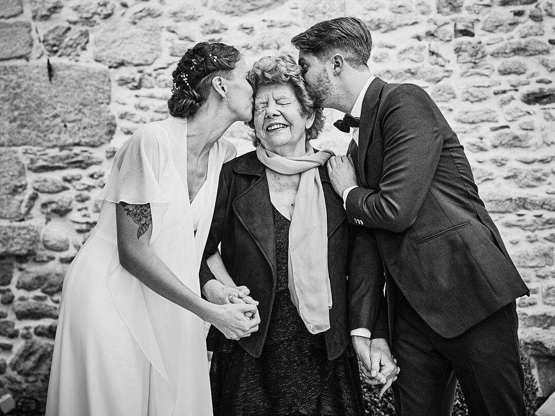 les mariés et la mamie